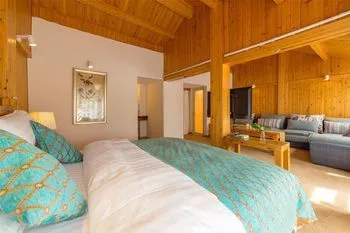 C'est La Vie Boutique Inn