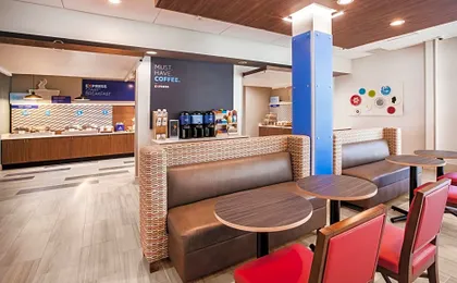 Holiday Inn Express & Suites Moody - Leeds By IHG