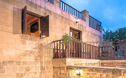 Camelot Traditional & Classic Hotel