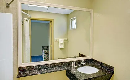 Super 8 by Wyndham Milford/New Haven