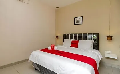 RedDoorz near Transmart Kalimalang