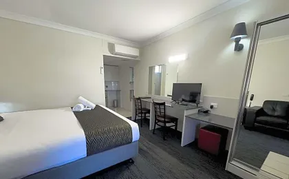 Golden West Motor Inn