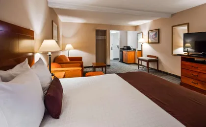 Best Western Plus Twin View Inn & Suites