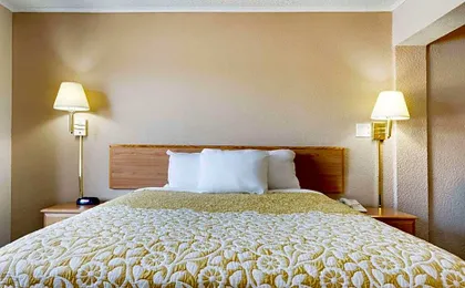 Days Inn by Wyndham Fairmont