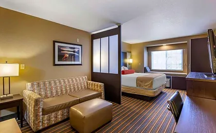 Best Western Plus Woodstock Inn & Suites