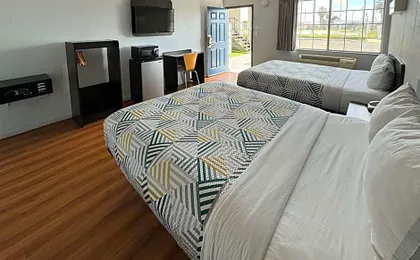 Motel 6-Delano, CA