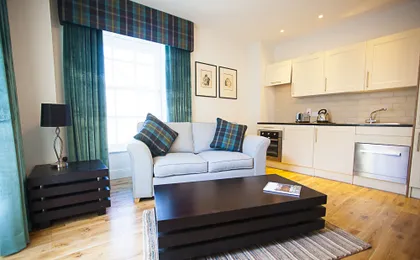 Royal Athenaeum Suites