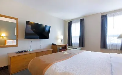 Lakeview Inns & Suites - Okotoks