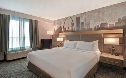 DoubleTree by Hilton St. Louis-Airport
