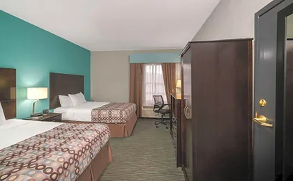 La Quinta Inn & Suites by Wyndham Knoxville East