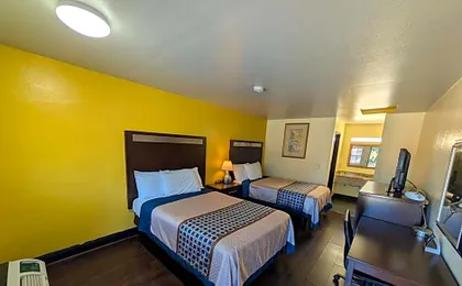 Crossroads Inn - Downtown Sacramento