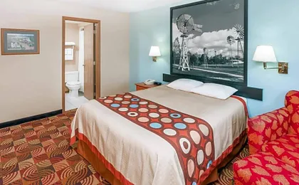Super 8 by Wyndham Shipshewana
