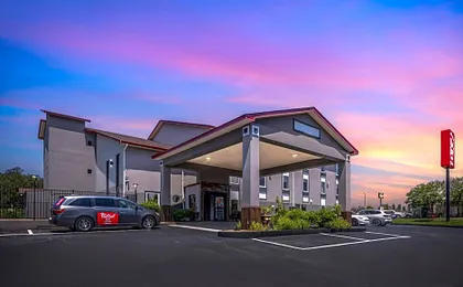 Red Roof Inn & Suites Clinton, MS