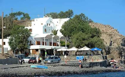 Akrotiri Hotel