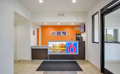 Motel 6