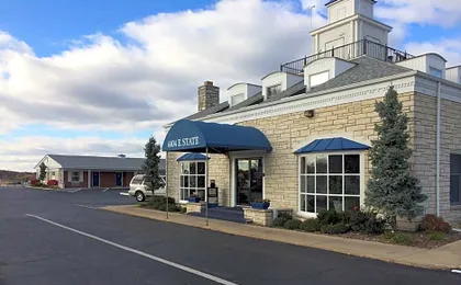 Rockford Alpine Inn & Suites