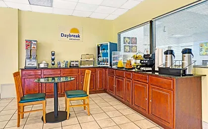 Days Inn by Wyndham Norfolk Military Circle