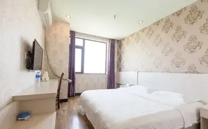 AT YOUNG HOTEL (Beijing Shahe Subway Station Beihang University)