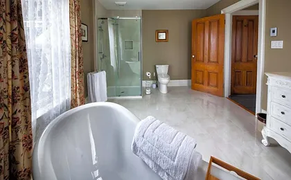 Maplehurst Manor Bed and Breakfast