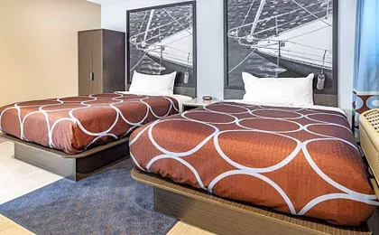 Super 8 by Wyndham Lindenhurst