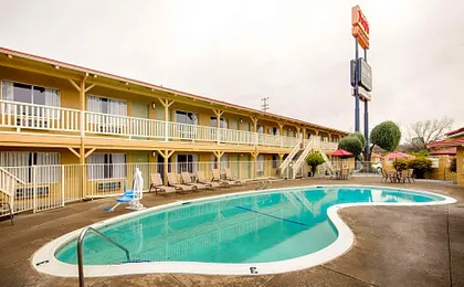 Red Lion Inn & Suites Redding