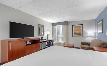 Best Western Plus Fresno Airport Hotel