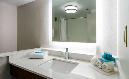 Holiday Inn Express Hotel & Suites Wilmington-University Ctr By IHG