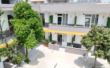 Hill Side Apart House