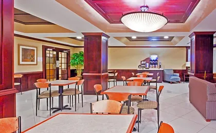 Holiday Inn Express Hotel & Suites-Magee By IHG