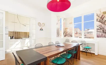 Palais Area: Modern 4 Bedrooms/ 4 Baths