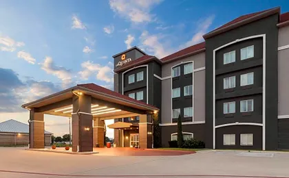 La Quinta Inn & Suites by Wyndham Brownwood