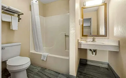 Days Inn by Wyndham Fort Wayne