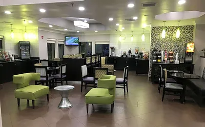 La Quinta Inn & Suites by Wyndham Louisville East