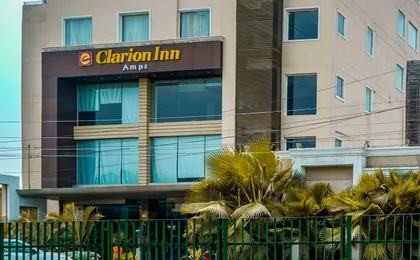 Clarion Inn Amps