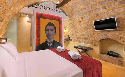 10GR Boutique Hotel & Wine Bar