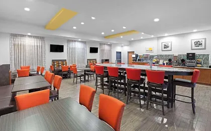 Days Inn & Suites by Wyndham Lubbock Medical Center