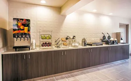 La Quinta Inn & Suites by Wyndham Cincinnati NE - Mason