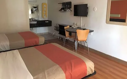 Travelodge by Wyndham Benton Harbor MI