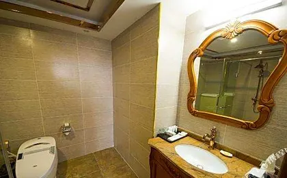 Tie Men Guan Zhong Lian Hotel