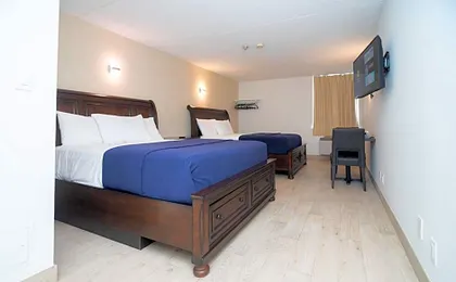 Diplomat Inn
