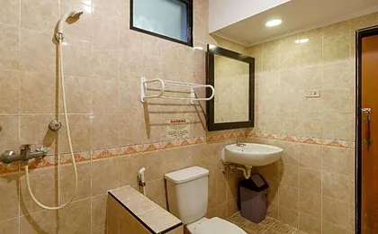 RedDoorz Plus near Ancol