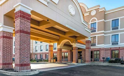 Comfort Inn & Suites Airport-American Way