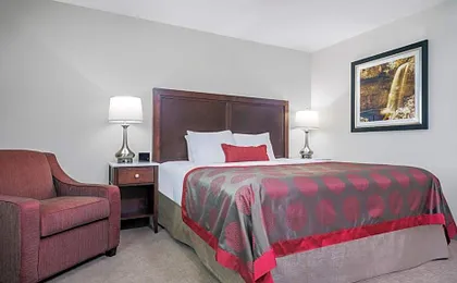 Ramada by Wyndham Minneapolis Golden Valley