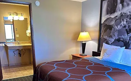 Super 8 by Wyndham Vancouver East