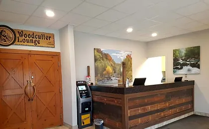 Twin Pine Inn & Suites