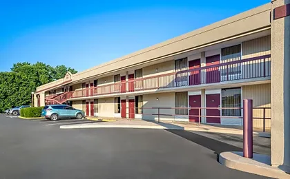 Super 8 by Wyndham Commerce