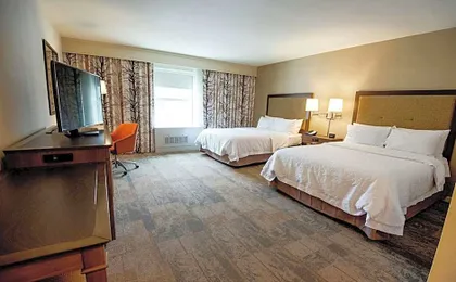 Hampton Inn & Suites Manchester