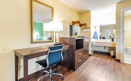 Days Inn by Wyndham Federal Way
