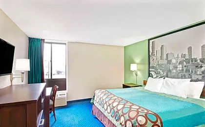 Super 8 by Wyndham Brockton