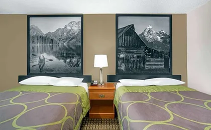 Super 8 by Wyndham Riverton
